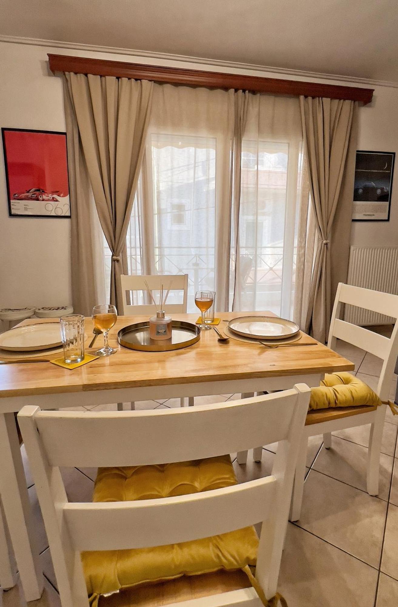 Appartamento H&H Cozy Retreat Pireo Esterno foto