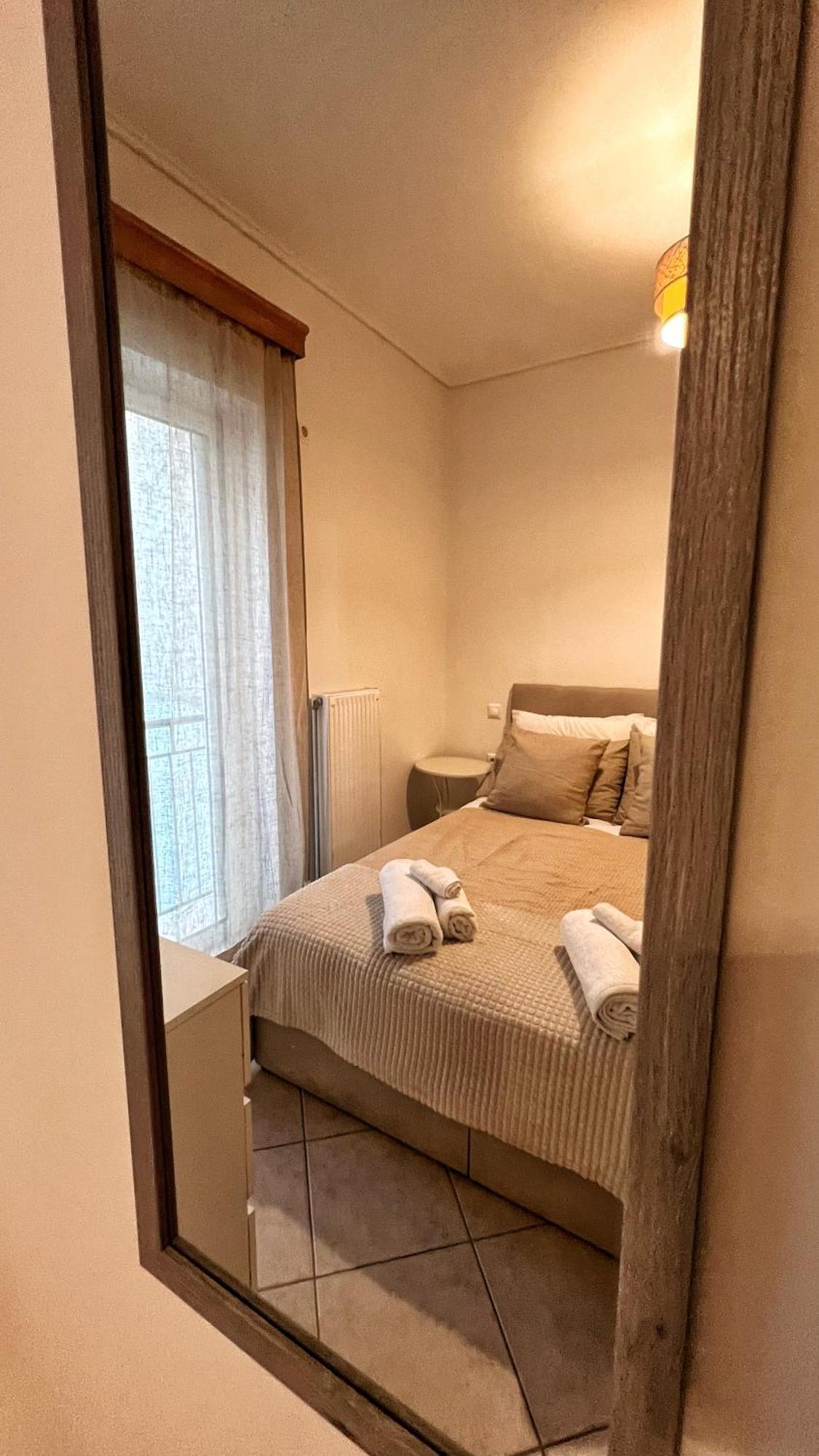 Appartamento H&H Cozy Retreat Pireo Esterno foto