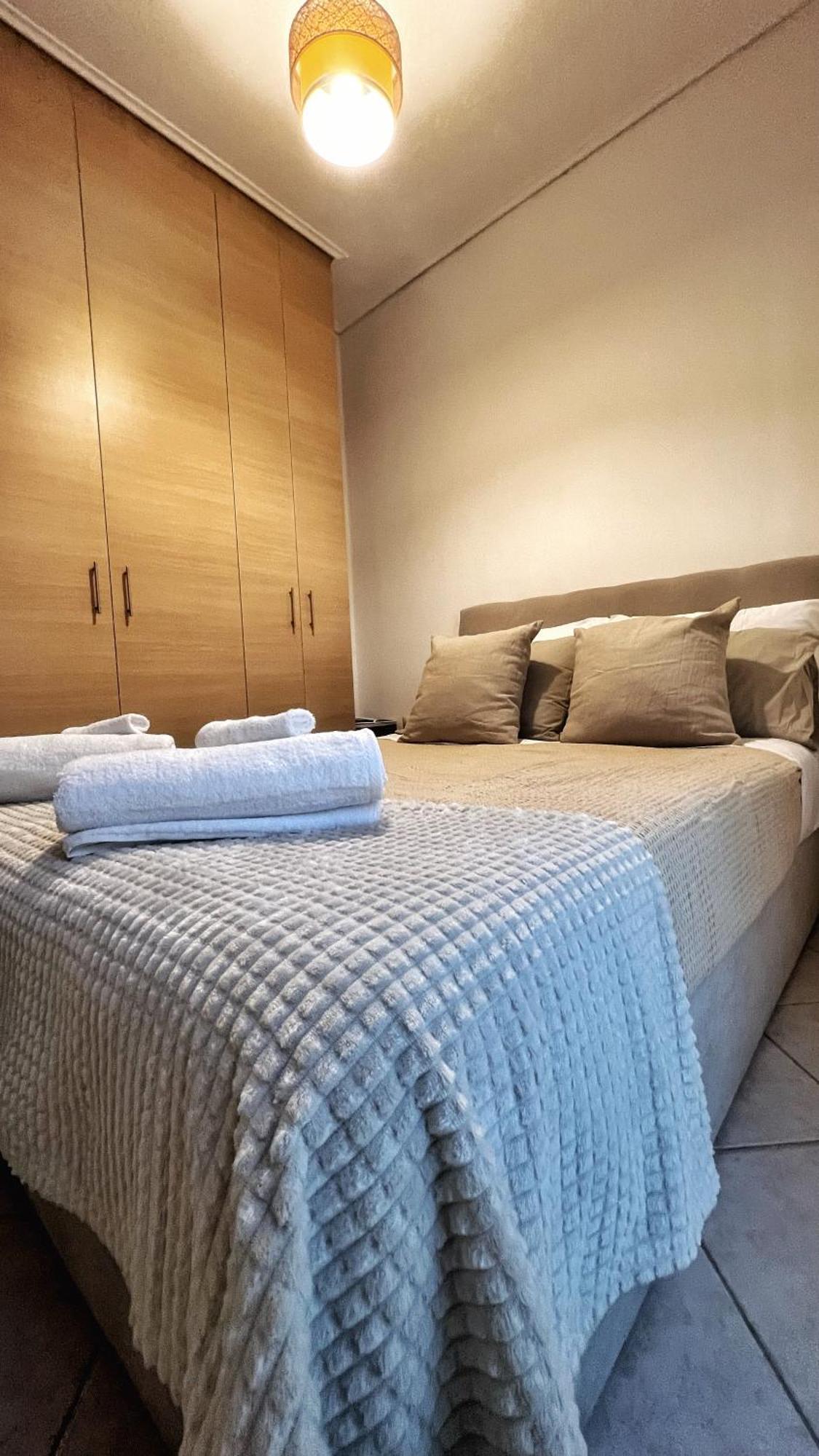Appartamento H&H Cozy Retreat Pireo Esterno foto